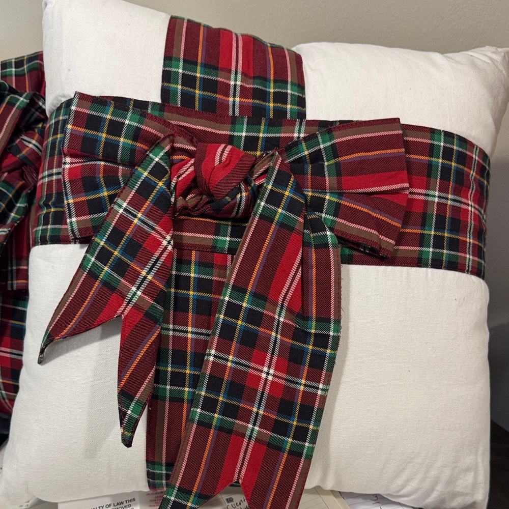 Plaid Holiday Throw Pillow with Bow x2